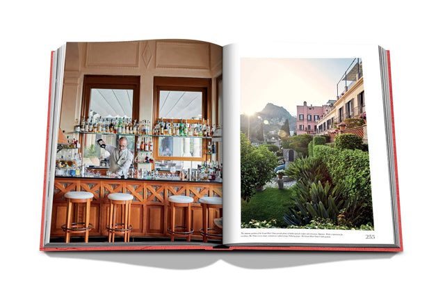 "Villeggiatura. Italian summer" Book by Assouline