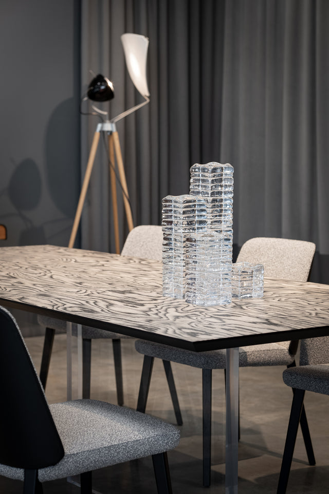 FLOW dining table | VIRUS