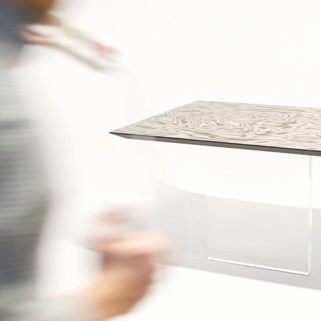 FLOW dining table by VIRÚNA 