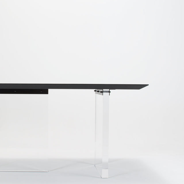 FLOW dining table by VIRÚNA 