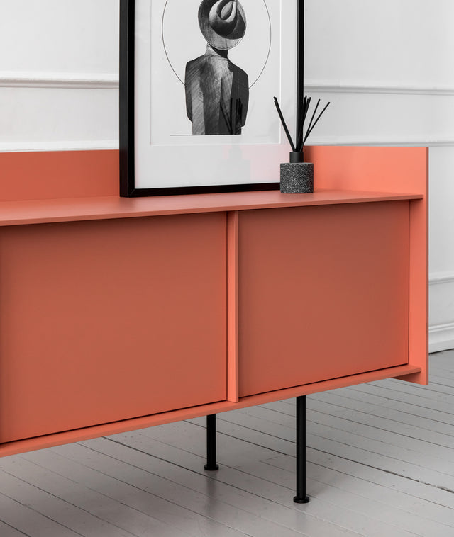 Landing komoda, salmon pink spalva